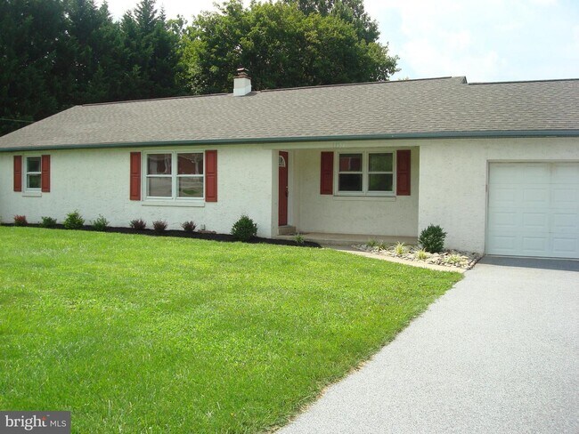Building Photo - 1158 Horseshoe Pike