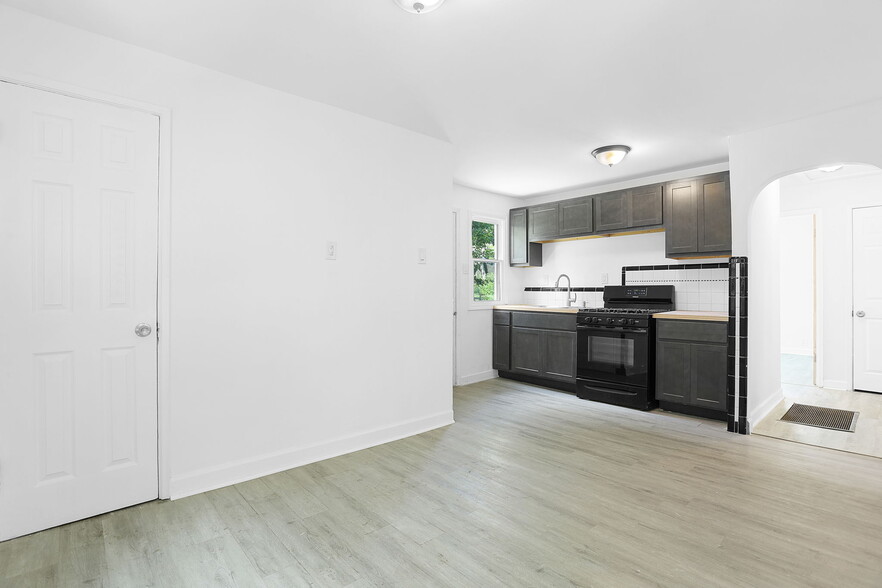 Building Photo - 7552 Mallard Dr