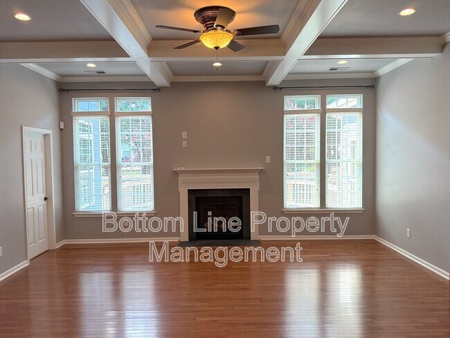 Building Photo - 15007 Skypark Dr