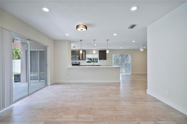 Building Photo - 7701 NW 61st Terrace