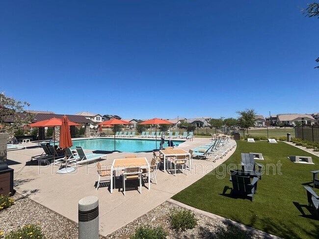 Building Photo - 14118 W Hackamore Dr