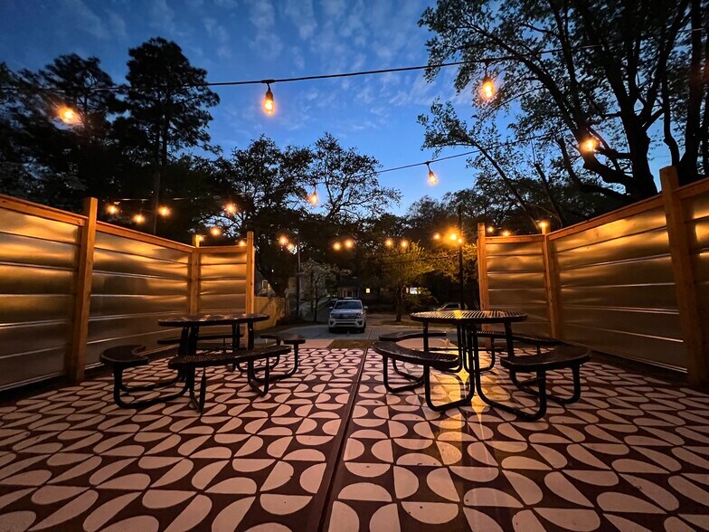 Building Photo - 133 Harden St