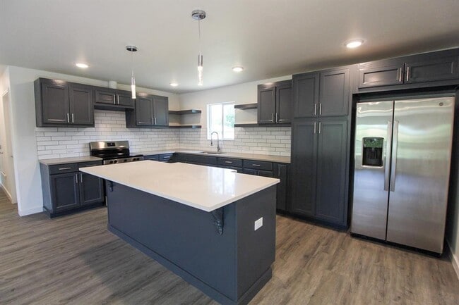 Building Photo - 1100 Monte Vista Dr