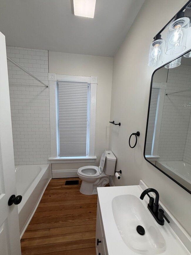 Building Photo - 415 Hanford St