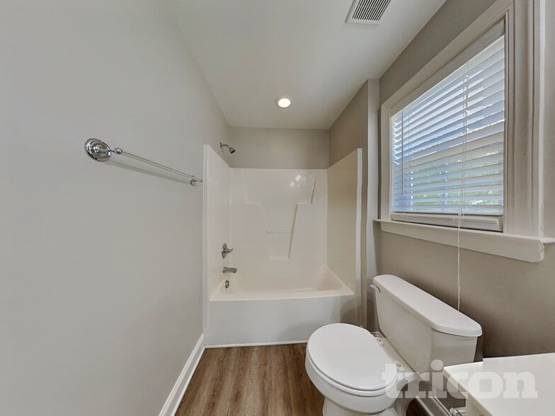 Building Photo - 224 Melanie Ln