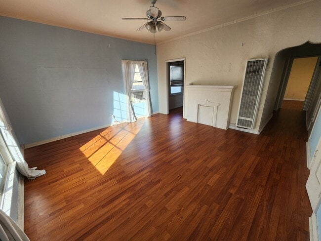 Building Photo - 126 N Almont Dr