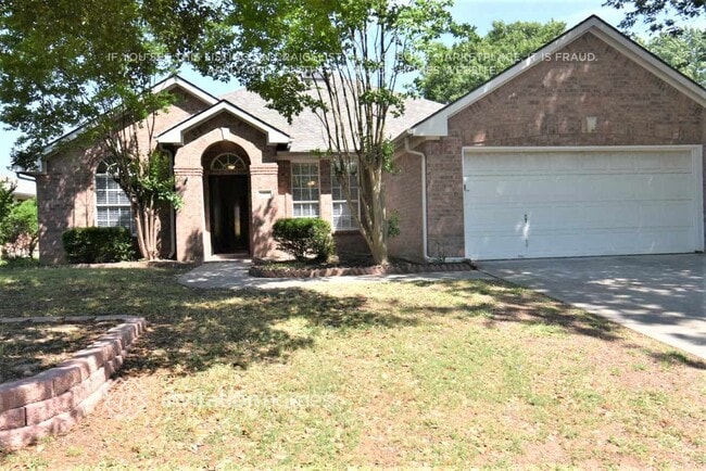 Building Photo - 2800 Lakeside Dr