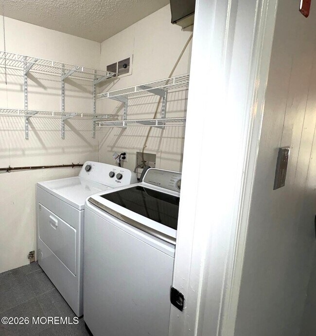 Building Photo - 5-6-6 Atlanta Ct