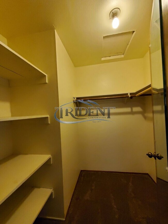 Building Photo - 231 E 18th St