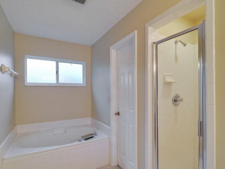 Building Photo - 3029 Hickory Glen Dr