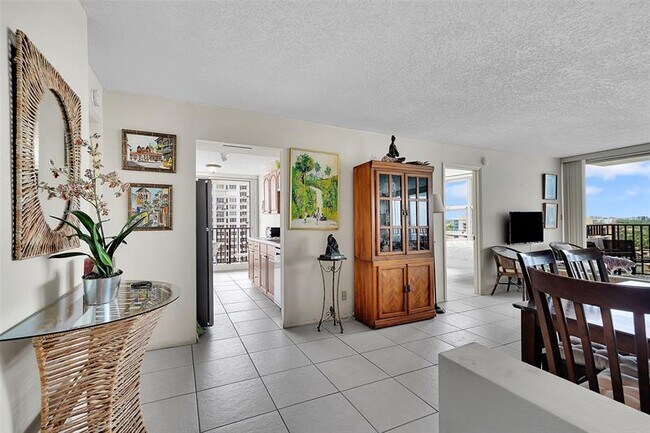 Building Photo - 525 N Ocean Blvd