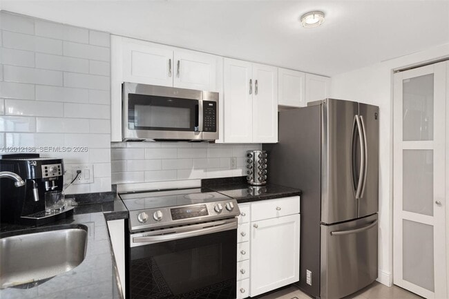 Building Photo - 770 Claughton Island Dr