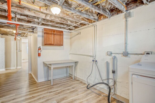 Building Photo - LOCATION LOCATION!! Charming and updated bungalow located just west of Wash Park!!