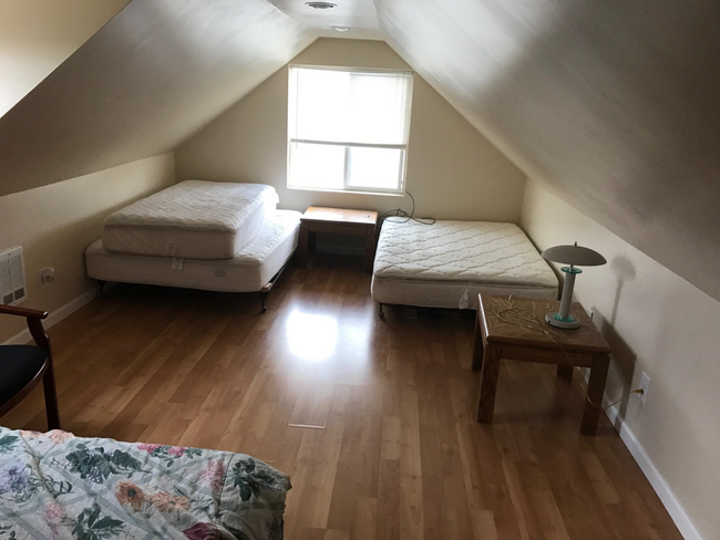 Building Photo - Short Term Rental - Available until 9/30/25