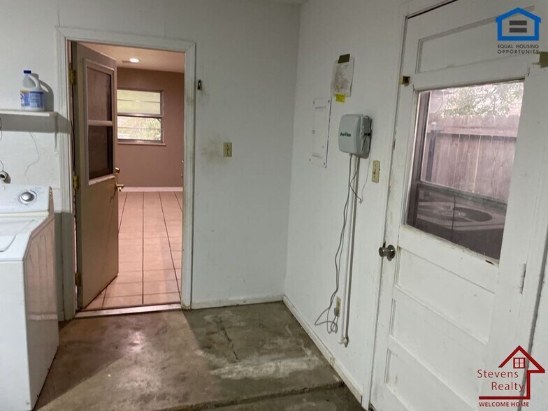 Building Photo - 4708 SE Sunnymeade