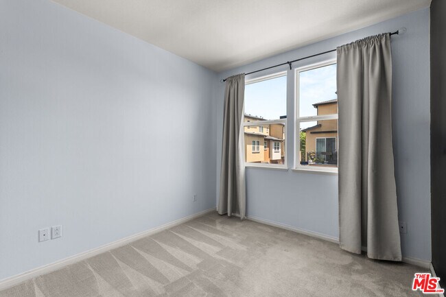 Building Photo - 8620 Belford Ave