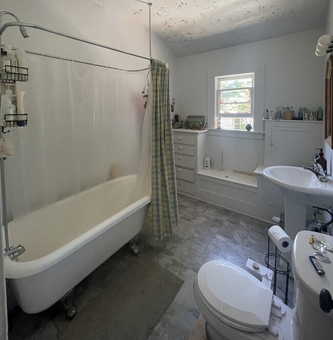 Building Photo - 292 Higuera St