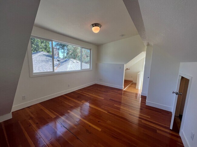 Building Photo - Custom Built 1Bd/ 1Ba home in Piedmont Neighborhood! ~ Skylight, Driveway Parking, Washer/Dryer! ...