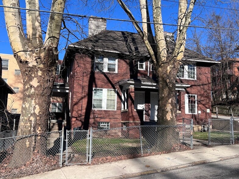 Building Photo - 1205 Sarah St