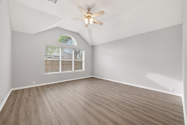 Building Photo - 3135 Silver Cedar Trail