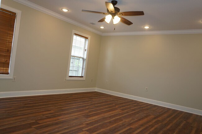Building Photo - 4 Bed 2 Bath two car garage  Home