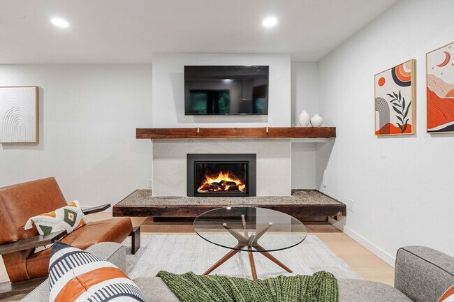 Building Photo - 4375 Fernbrook Dr