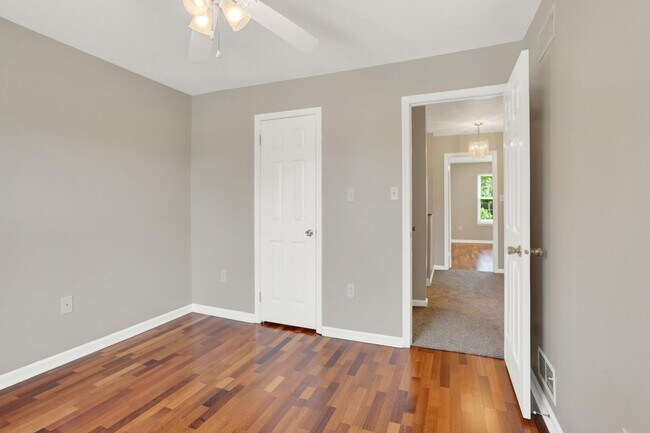 Building Photo - $1,750 Derry Twp School townhome for rent