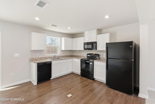 Building Photo - 604 Cyprus Ct