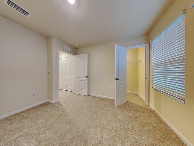 Building Photo - 519 Big Tree Wy