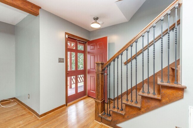 Building Photo - Serene Living in Chesterfield