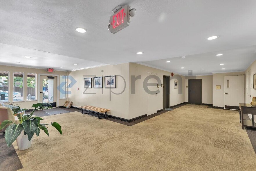 Building Photo - Unit 121