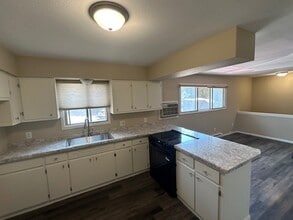 Building Photo - 1114 N University Dr