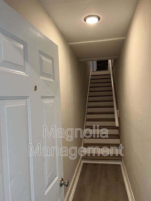 Building Photo - 214 Walnut St