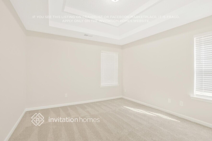 Building Photo - 3535 Oakshire Way SE