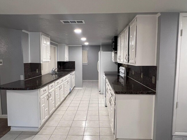 Building Photo - 8103 Edgebrook Forest Ct