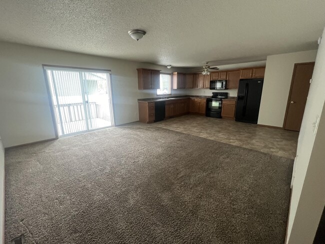 Building Photo - 4202 Estate Dr S