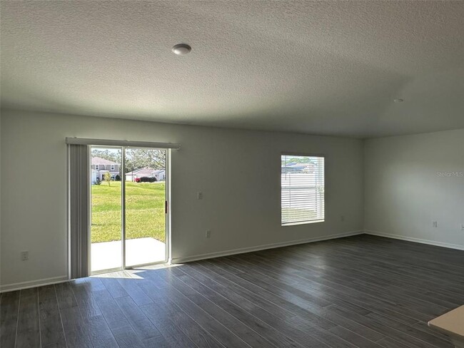 Building Photo - 426 Three Oaks Dr