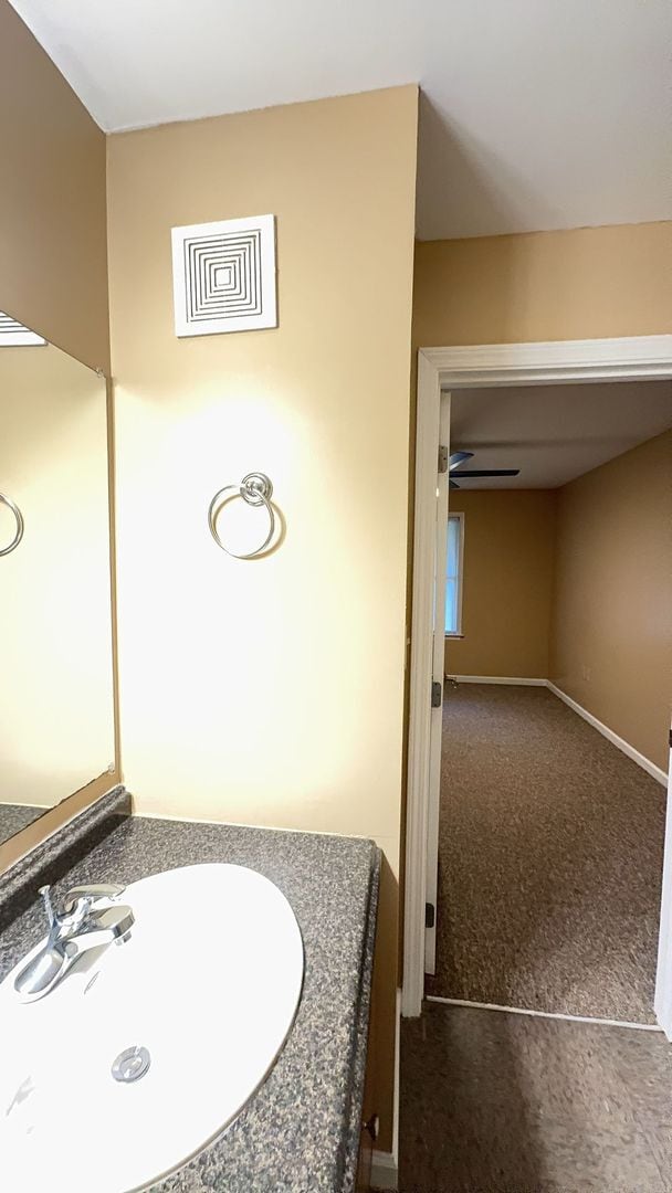 Building Photo - Laurel Station 3bed/2bath for $2550/month (entire unit)! Monthly rent includes TWO assigned parki...