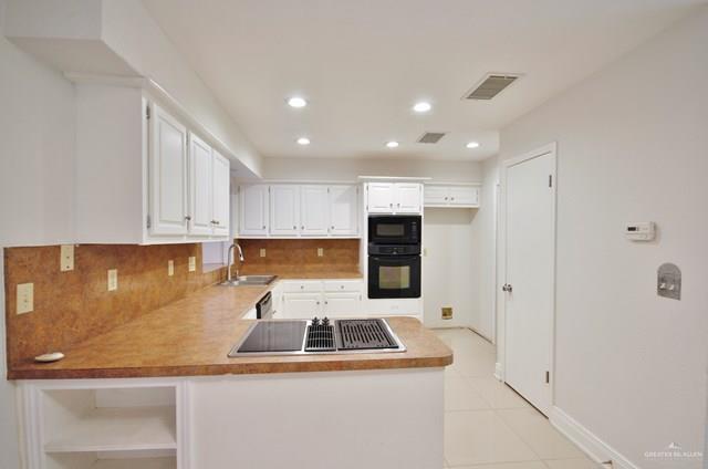 Building Photo - 25 Xanthisma Ave