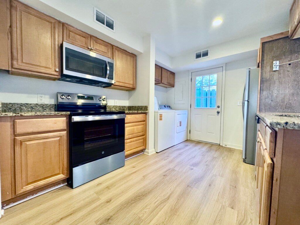 Building Photo - 100 Mathews Dr