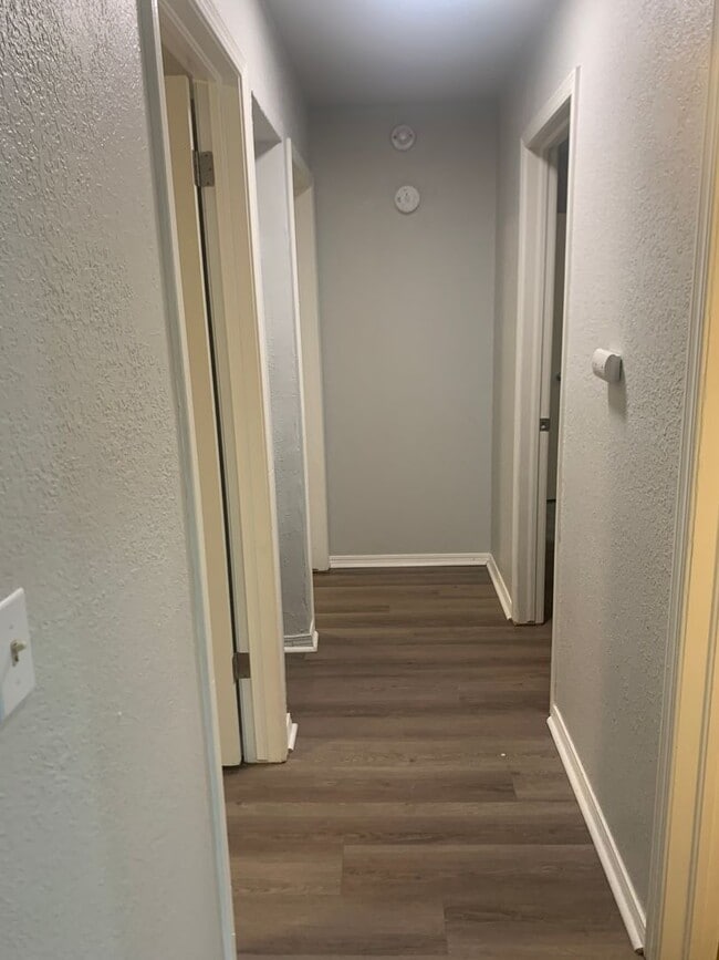 Building Photo - Renovated 3 Bedroom/ 1.5 Bath in Great Neighborhood