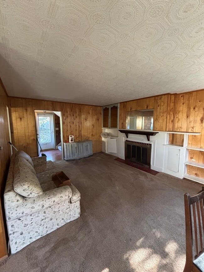 Building Photo - Charming 2-Bedroom Single-Family Home with Garage and Off-Street Parking