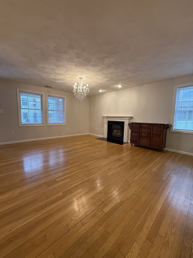 Building Photo - 5 Kensington Park