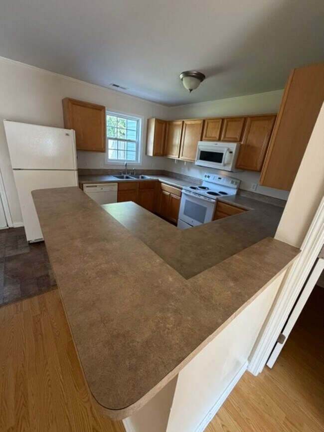 Building Photo - 125 Apache Trail