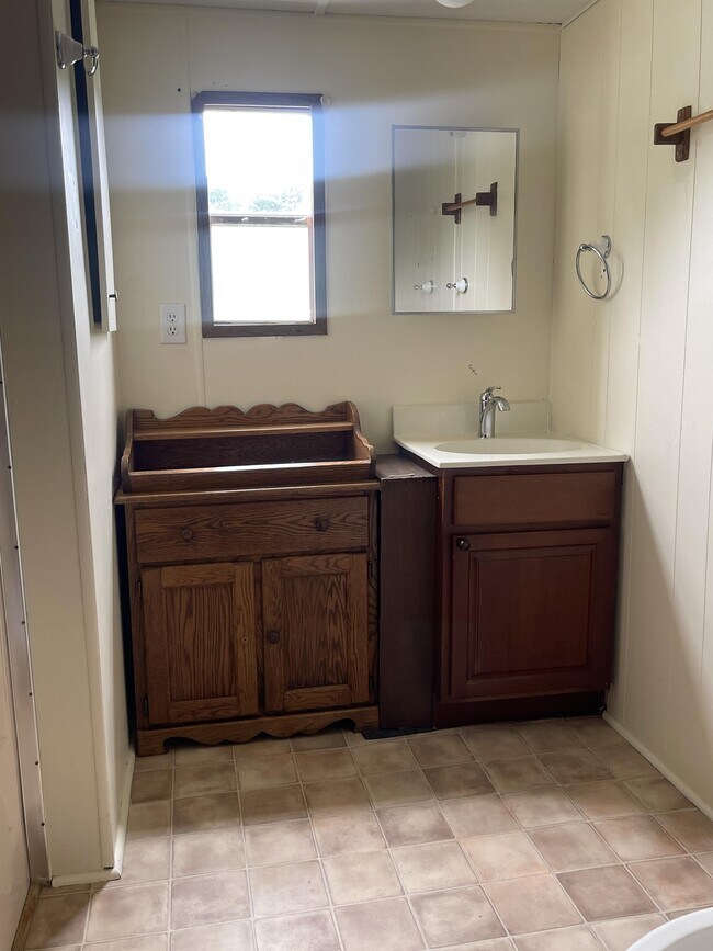 Building Photo - 57 Henry Dr