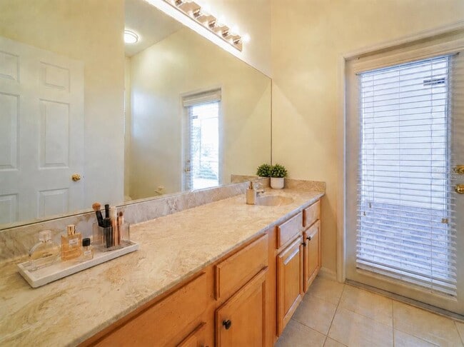 Building Photo - 974 Kersfield Cir