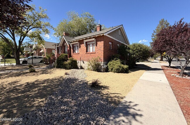 Building Photo - 541 Thoma St
