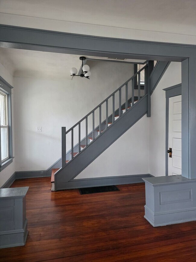 Building Photo - Three Bedroom Single Family Home in Toledo