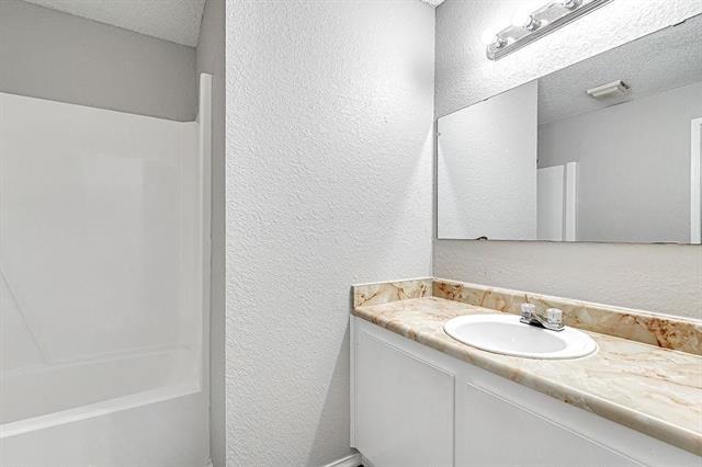 Building Photo - 836 NW Summercrest Blvd