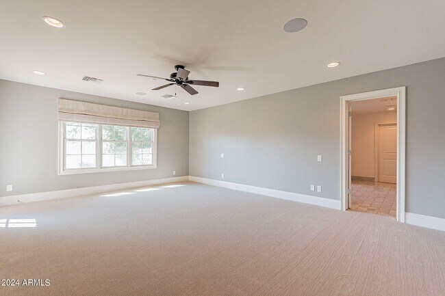 Building Photo - 6433 E Calle Camelia